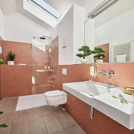 Seeger Living Premium Downtown 4*